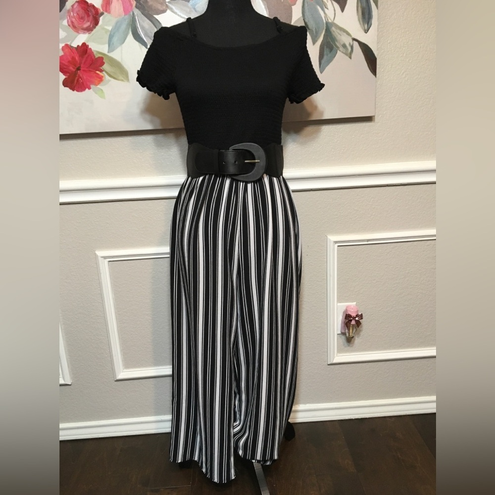 Black and White Wide Leg Jumpsuit NWOT - Picture 6 of 11